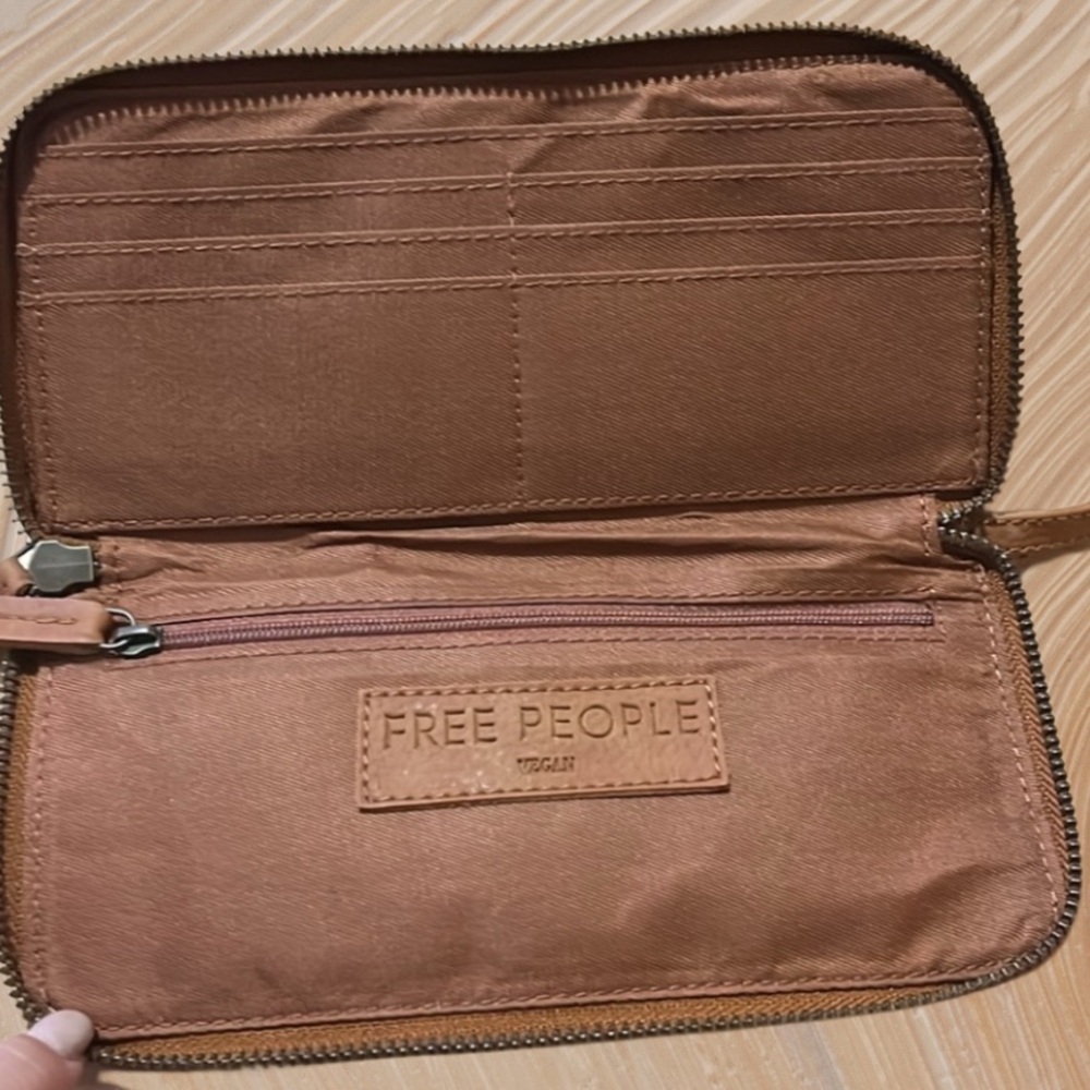 Free People Brown Leather Wallet Compact and Sophisticated - Picture 4 of 4